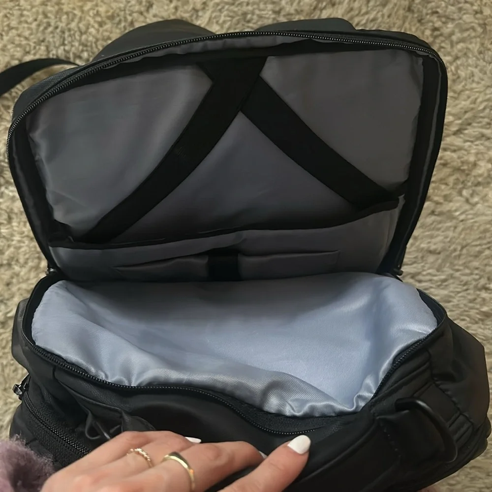 Backpack - Picture 4 of 6